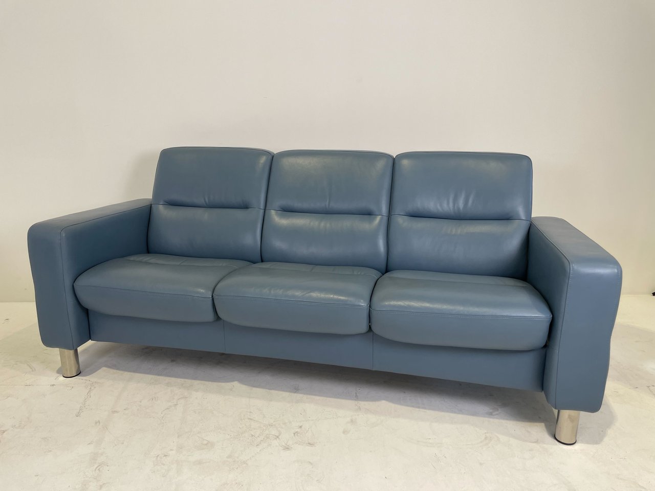 design 3-seater sofa + 2x design armchairs image 3