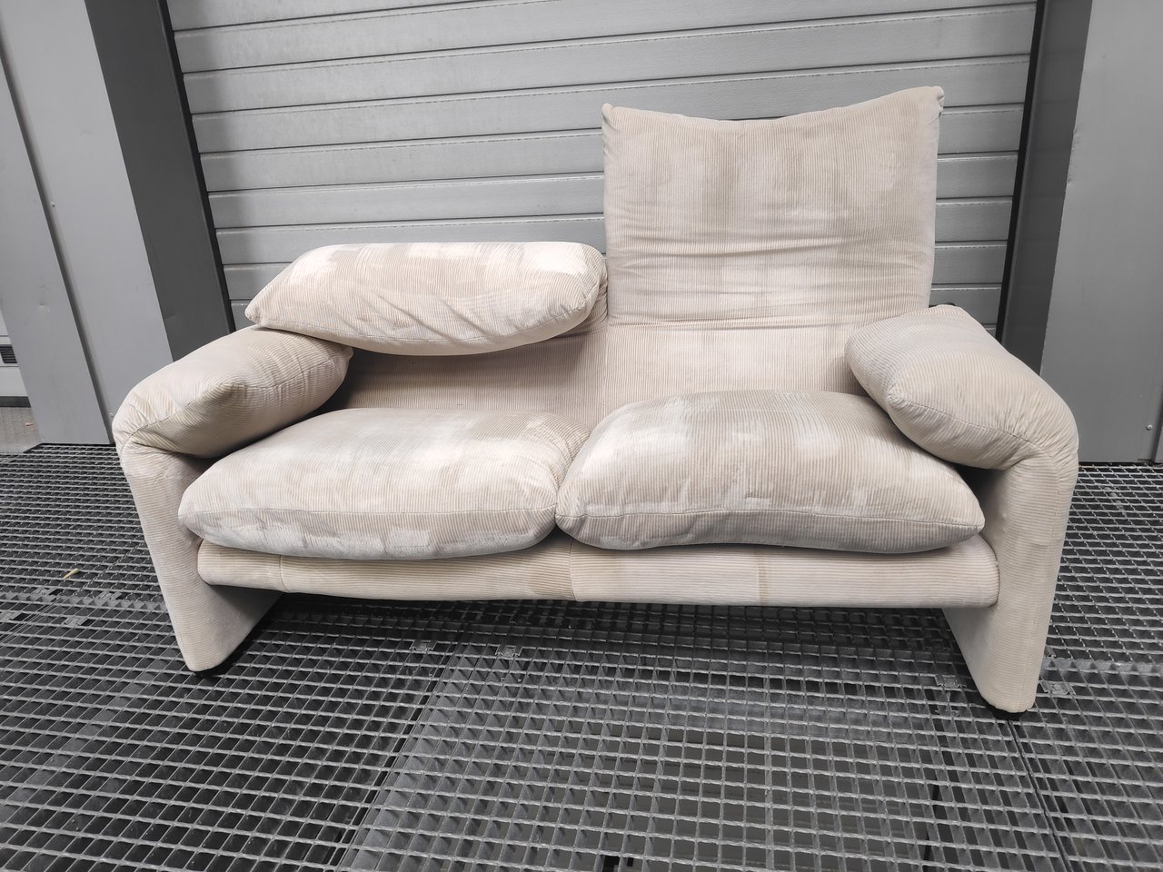 Cassina Maralunga 2-seater sofa image 3