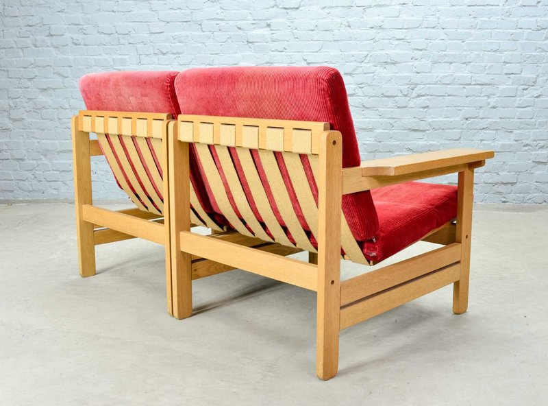 KP Mobler Aksel Dahl Scandinavian Design 1-2-3 Sofaset in Red Rib Fabric and Oak Wood. Denmark, 1970s. Ref.: SS077