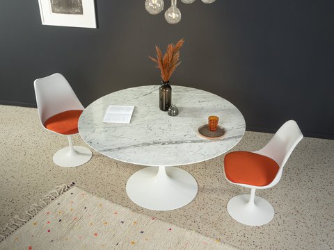 Eero Saarinen Tulip dining table,