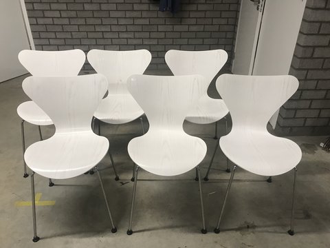 6 stuks Vlinderstoel Arne Jacobsen