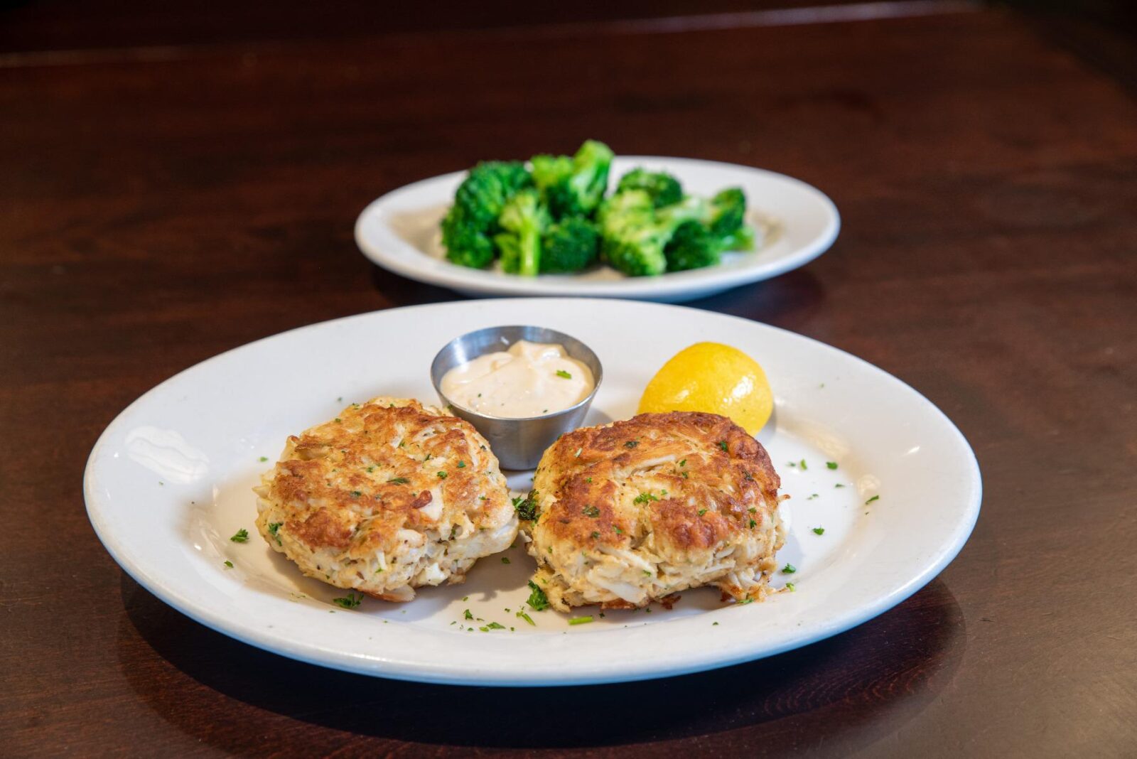 crab cake dinner with broccoli