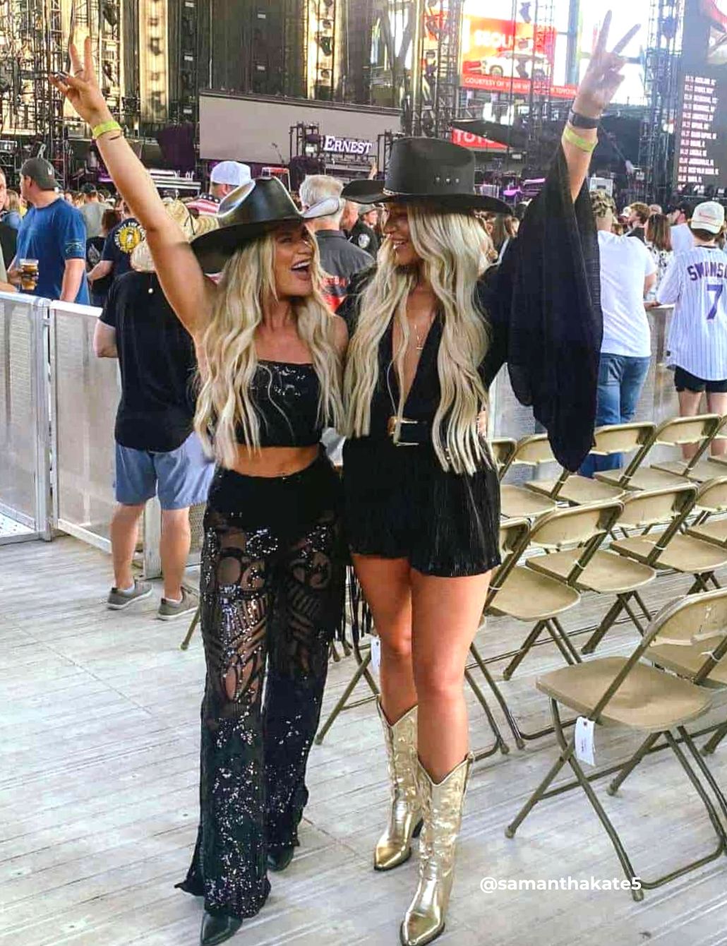 32 Stylish Country Concert Outfits For Center Stage Looks