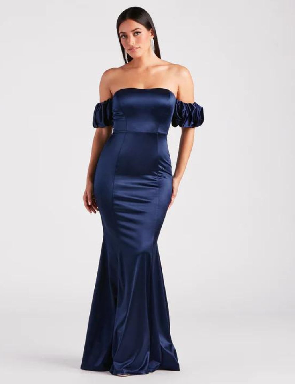 Windsor.com - legit? I'm in love with both of these dresses for a black tie  event coming up however ive read mixed reviews. Can I hear people's  experiences before ordering please? (I'm
