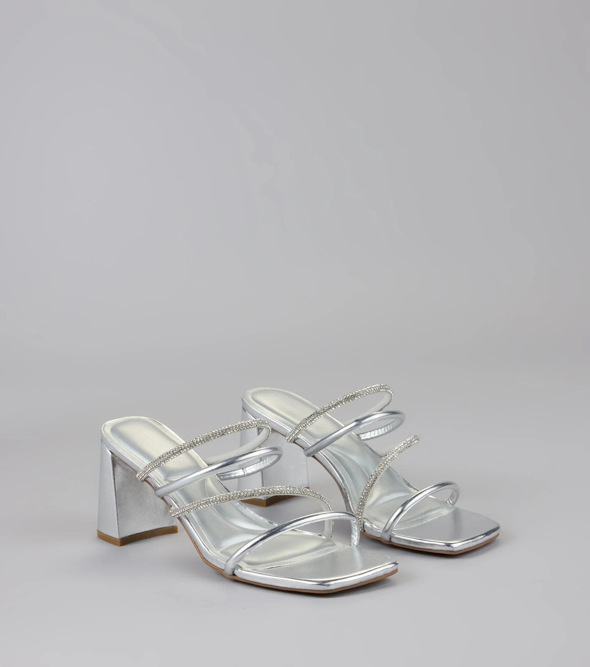 How do you pick the right color shoe for your prom dress? | Windsor
