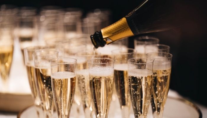 開趴慶祝、交換禮物首選氣泡酒！媲美頂級香檳的平價氣泡酒推薦