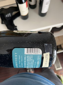 Embroidery Pinot Noir - Image 1