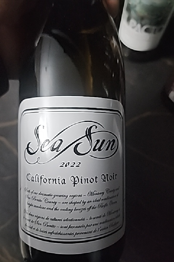 Sea Sun California Pinot Noir - Image 1