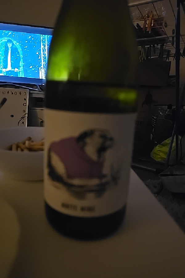 Mutts Wine - Image 1