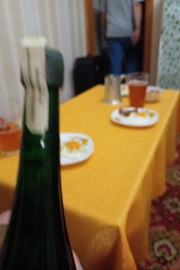 Unable to identify the wine. - Image 1