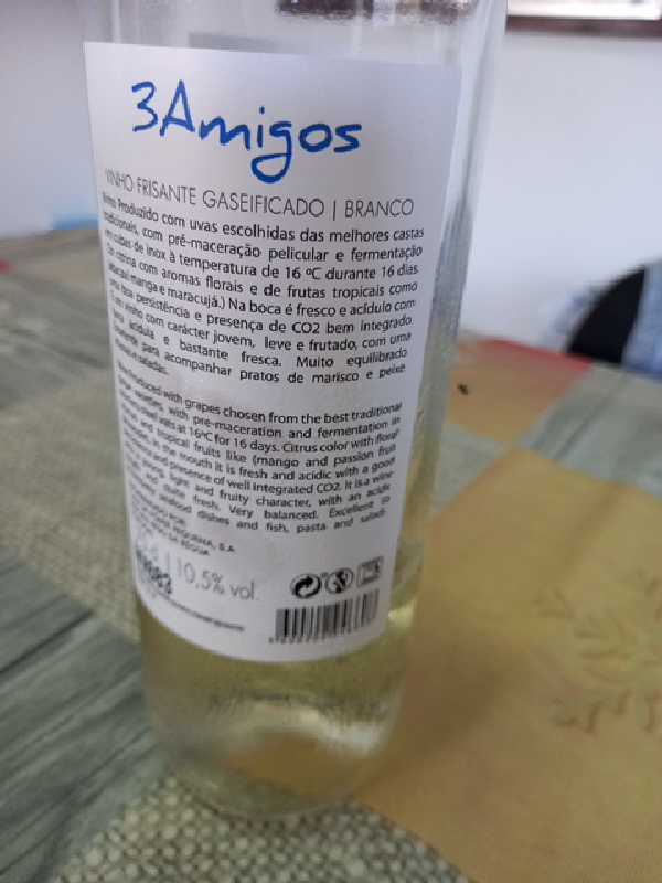 3 Amigos Vinho Frisante Gaseificado Branco - Image 1