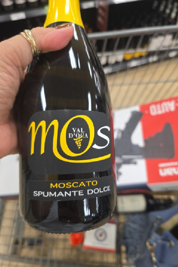 Moscato Spumante Dolce - Image 1