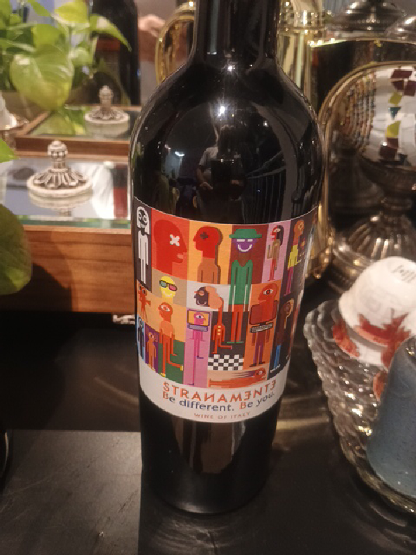 Stranamente Be Different Be You - Image 1