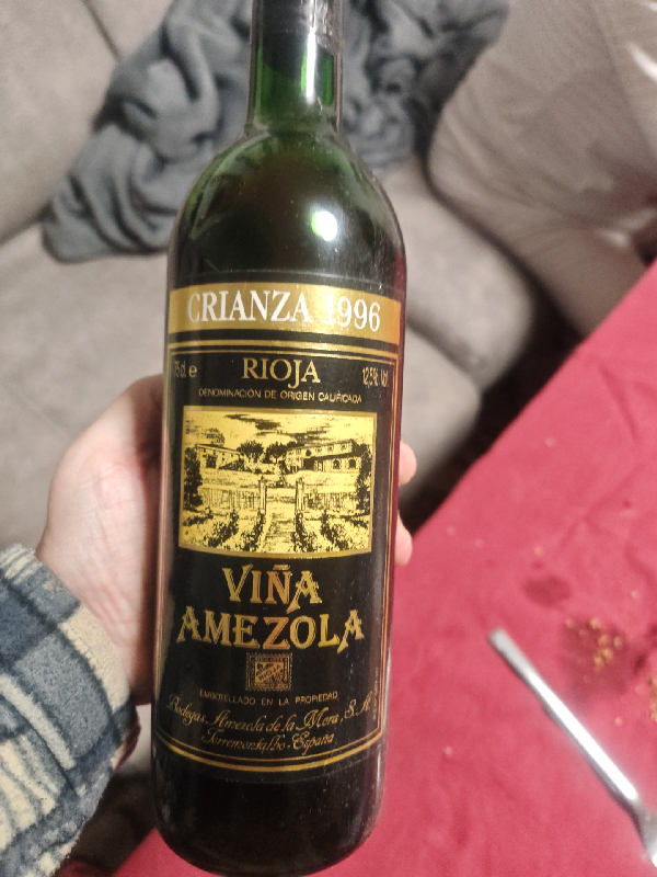 Viña Amezola Crianza - Image 1