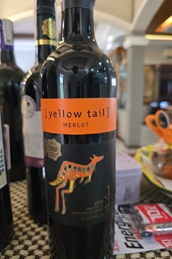 [yellow tail] Merlot - Image 1