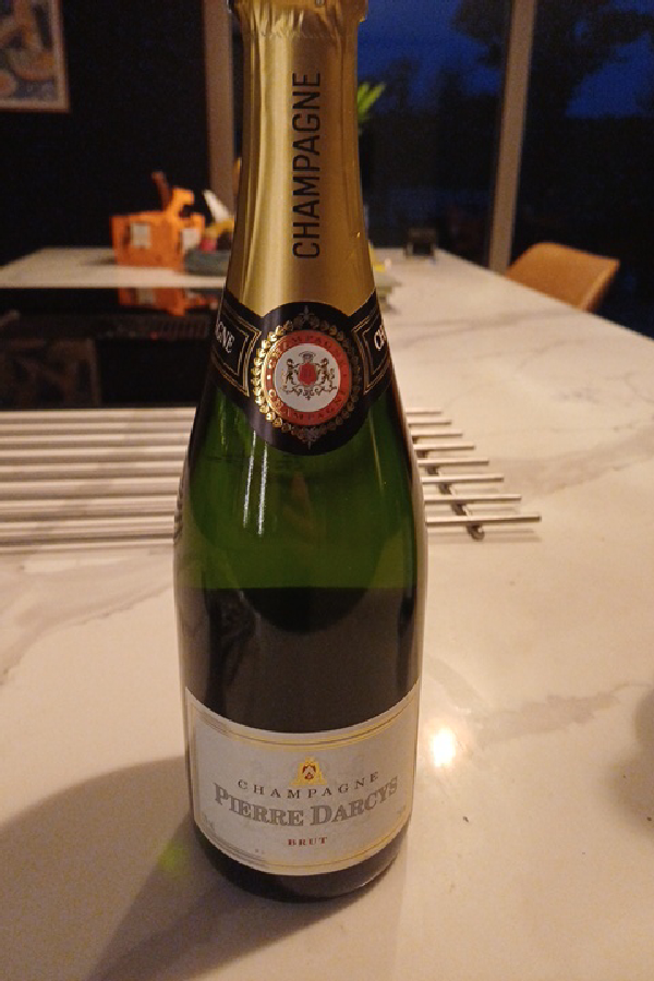 Champagne Pierre Darcys Brut - Image 1