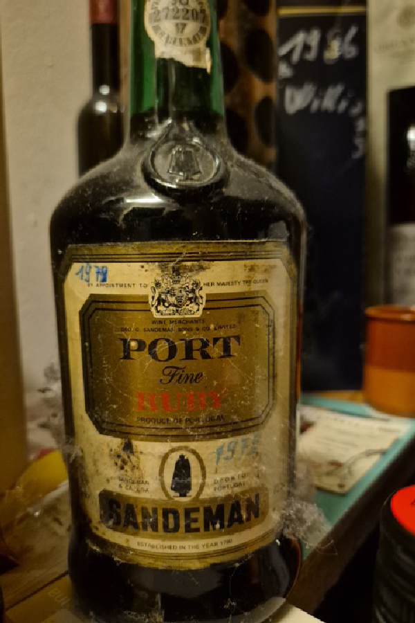Fine Ruby Port - Image 1