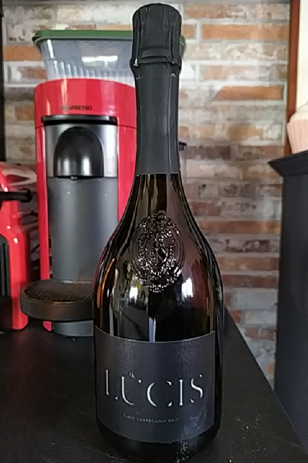Luccis Pinot Chardonnay Brut - Image 1