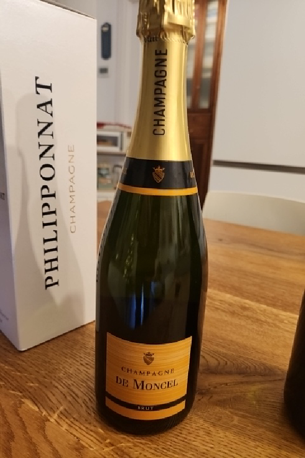 Champagne De Moncel Brut - Image 1