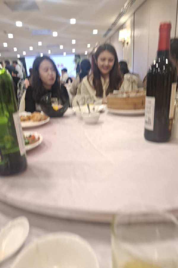 Cannot identify the wine from the images. - Image 1