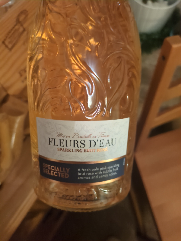 Fleurs d'Eau Sparkling Brut Rosé - Image 1