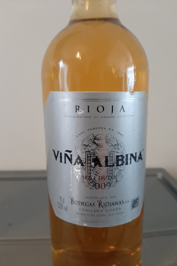 Viña Albina Semi Dulce - Image 1