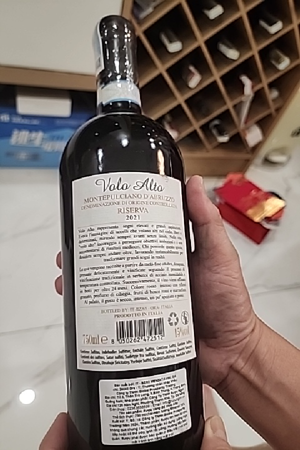 Volo Alto Montepulciano d'Abruzzo Riserva - Image 1