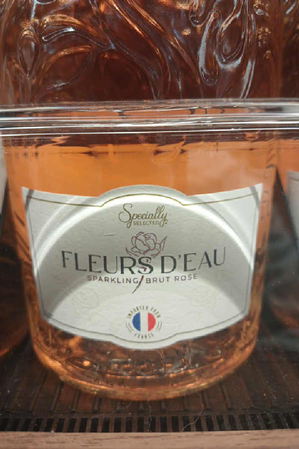 Fleurs D'Eau Sparkling Brut Rosé - Image 1