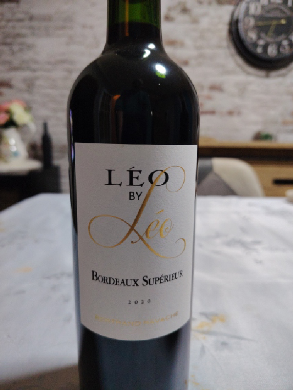 Léo by Léo - Image 1