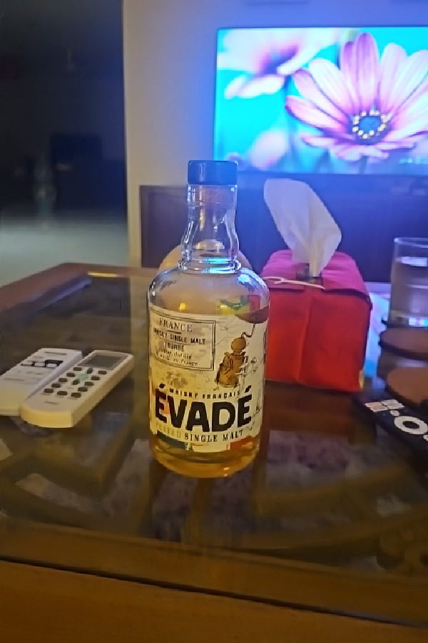 Évadé Peated Single Malt - Image 1