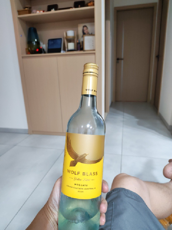 Yellow Label Moscato - Image 1