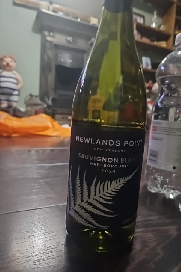 Newlands Point Sauvignon Blanc - Image 1