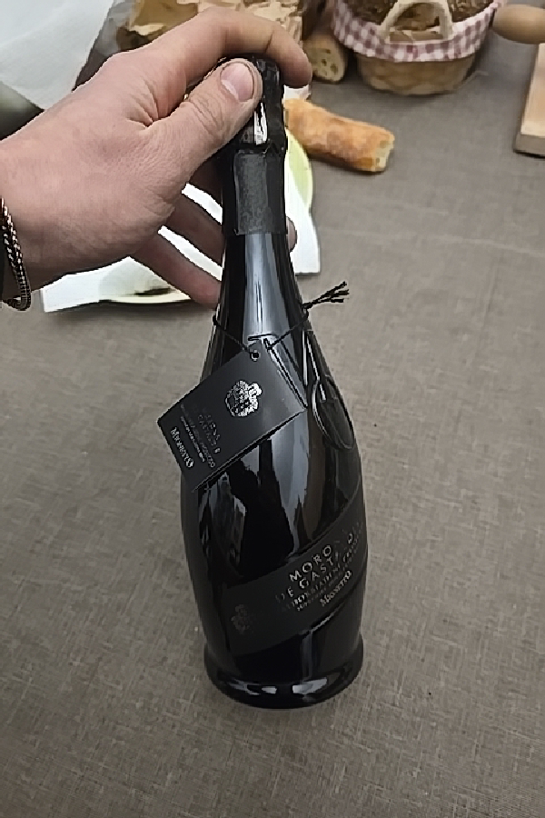 Mionetto MO Valdobbiadene Prosecco Superiore DOCG Extra Dry - Image 1