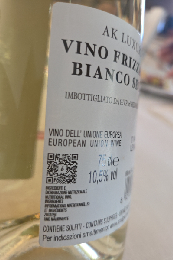 AK Luxury Vino Frizzante Bianco Secco - Image 1