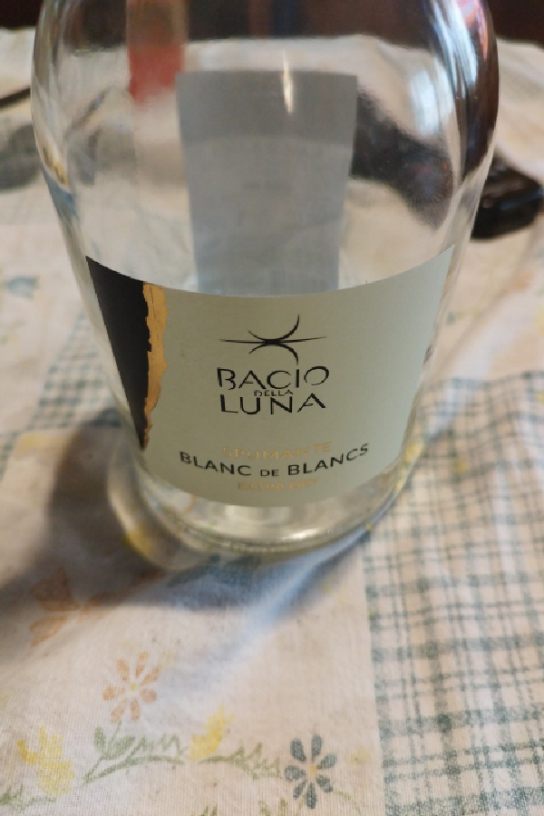 Bacio della Luna Spumante Blanc de Blancs Extra Dry - Image 1