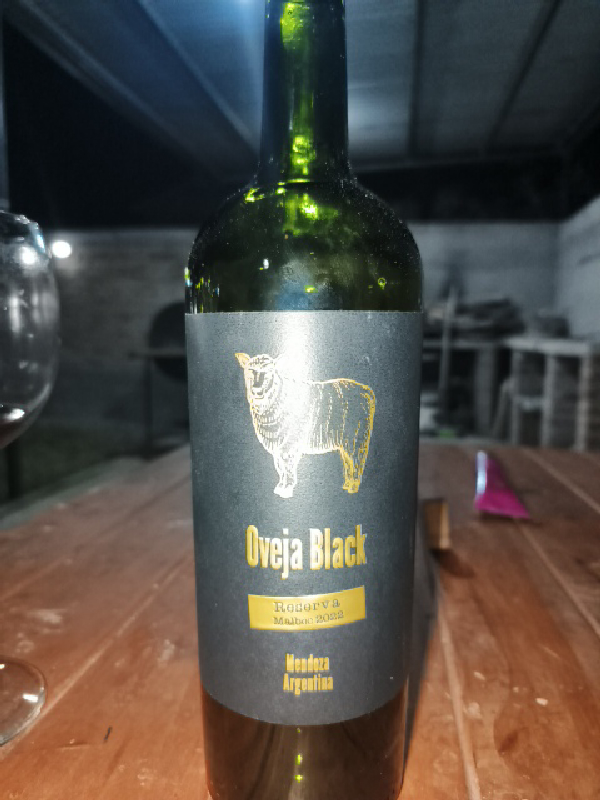 Oveja Black Reserva Malbec 2022 - Image 1