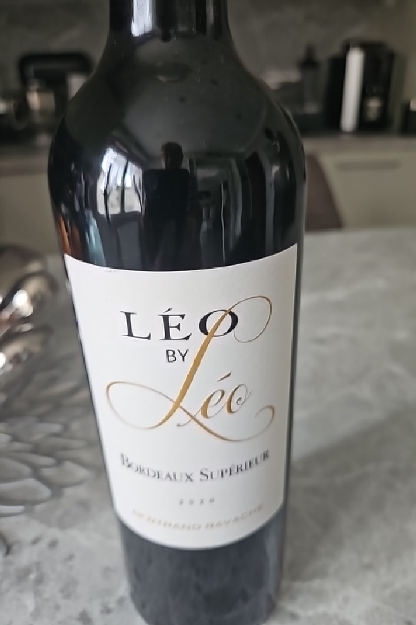 Léo by Léo Bordeaux Supérieur - Image 1