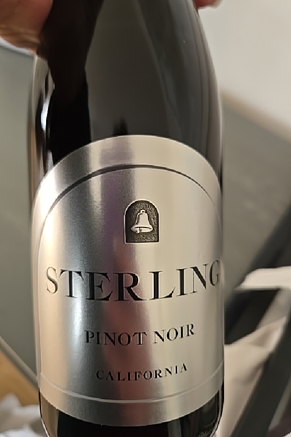 Sterling Vintner's Collection Pinot Noir - Image 1