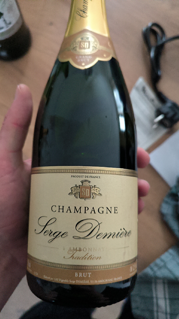 Champagne Serge Demière Tradition Brut - Image 1