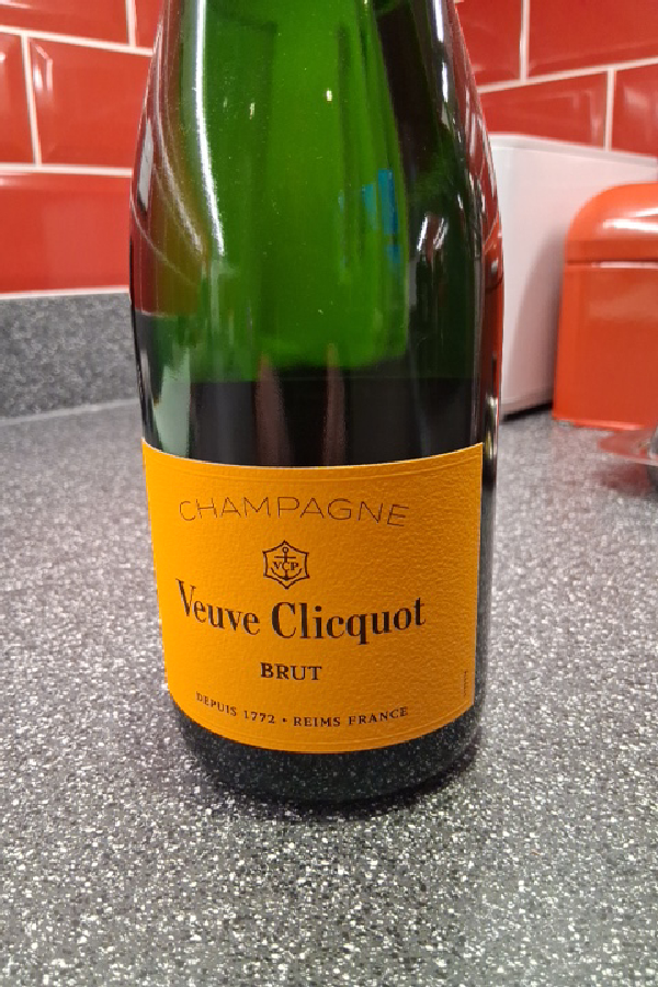 Veuve Clicquot Brut Yellow Label - Image 1
