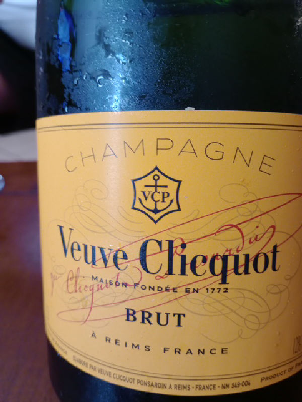 Veuve Clicquot Yellow Label Brut - Image 1