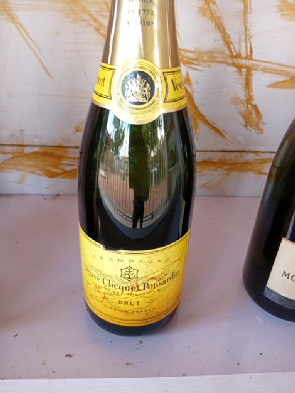 Veuve Clicquot Ponsardin Brut (Yellow Label) - Image 1