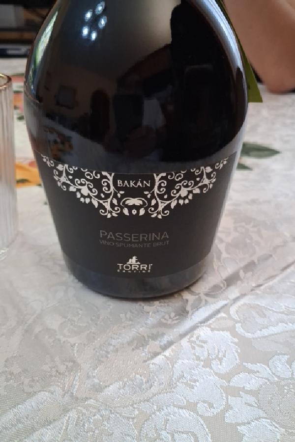 Bakán Passerina Vino Spumante Brut - Image 1