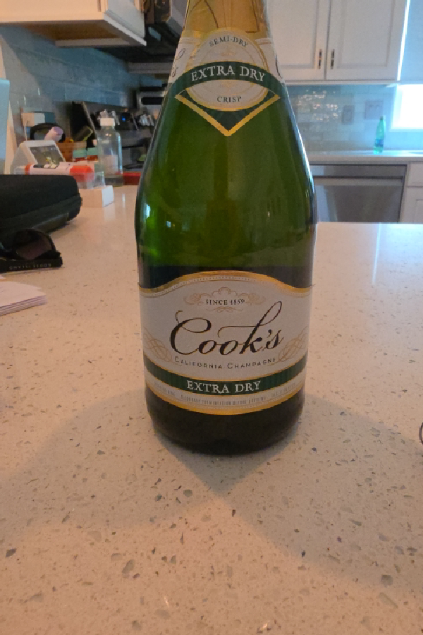 Cook's California Champagne Extra Dry - Image 1