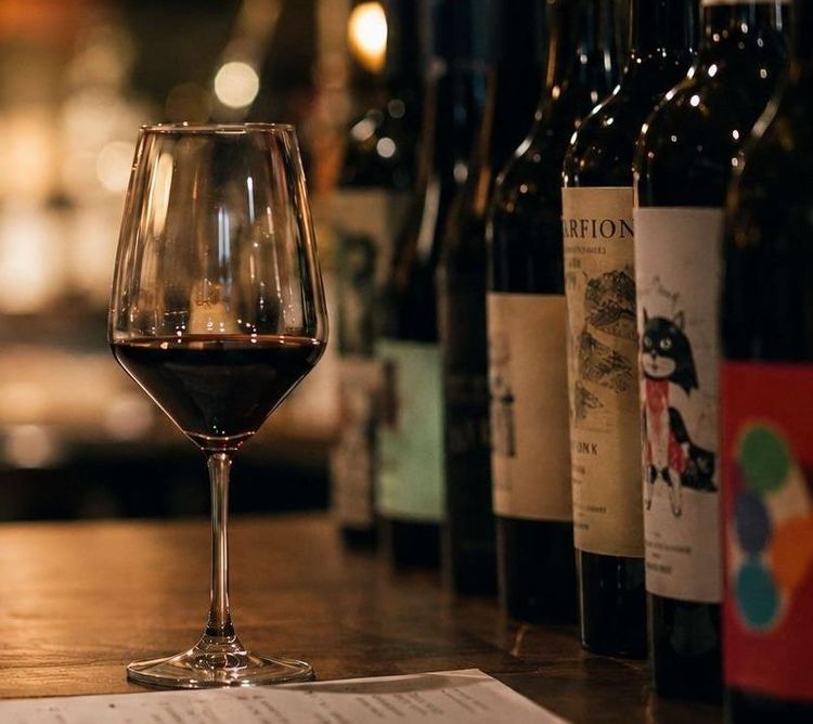 A estética do rótulo fala mais alto que o vinho?