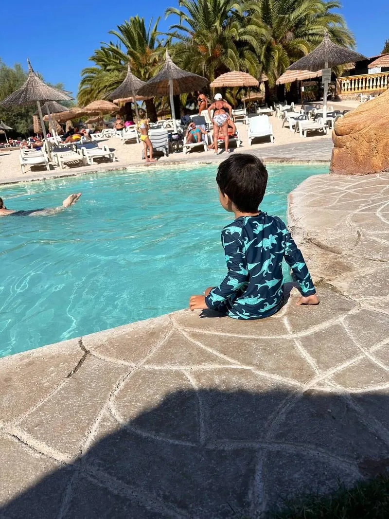 Thermal pools, photo 1 of 4