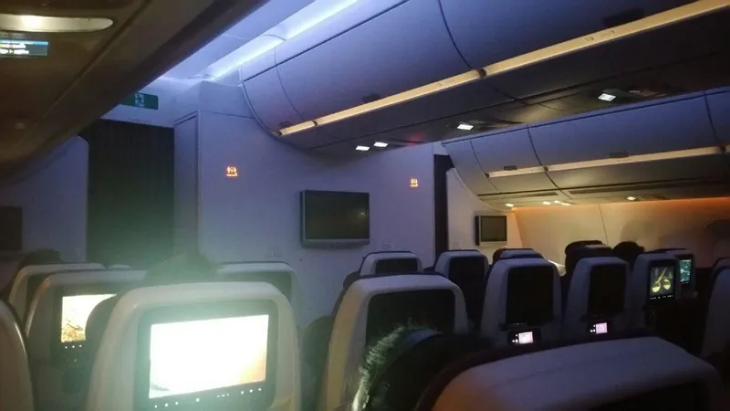 Qatar Airlines QR915, photo 2 of 4
