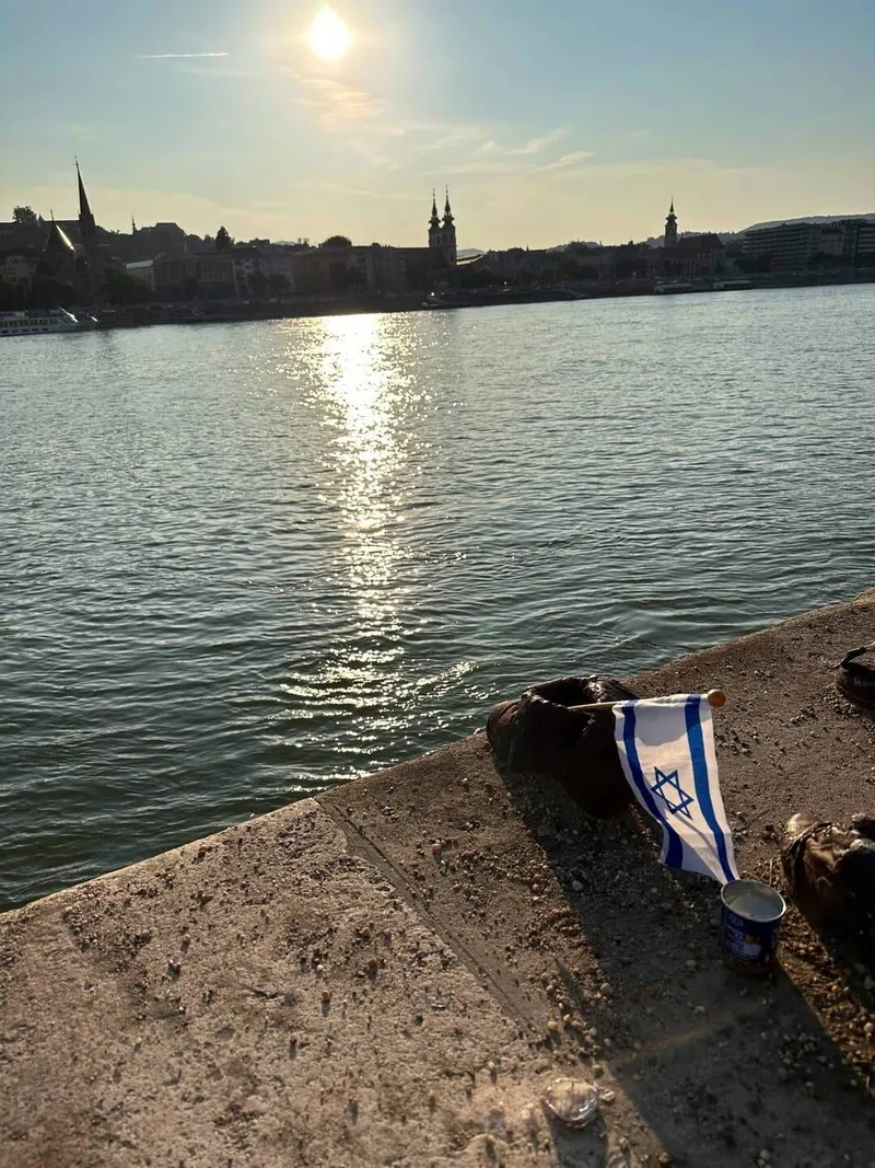Shoes on the Danube Bank, photo 3 of 3