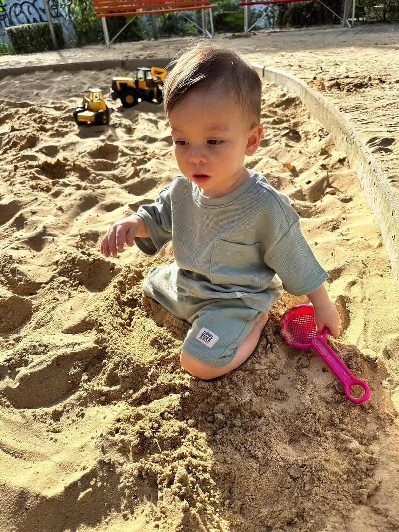 Playground fun with Aunty, photo 2 of 4