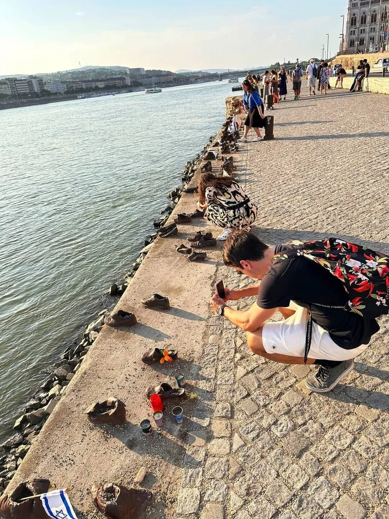 Shoes on the Danube Bank, photo 1 of 3